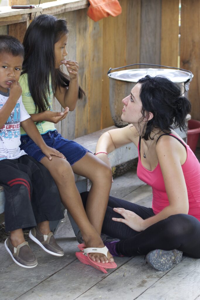 El Clamor de los Educadores del Amazonas Colombiano: Una Crisis Silenciosa que Afecta el Futuro de la Educación